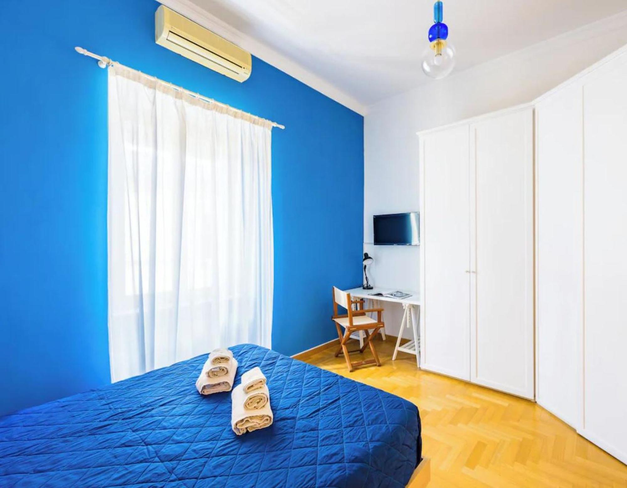Bed & Breakfast Central With 3 Bedrooms In *