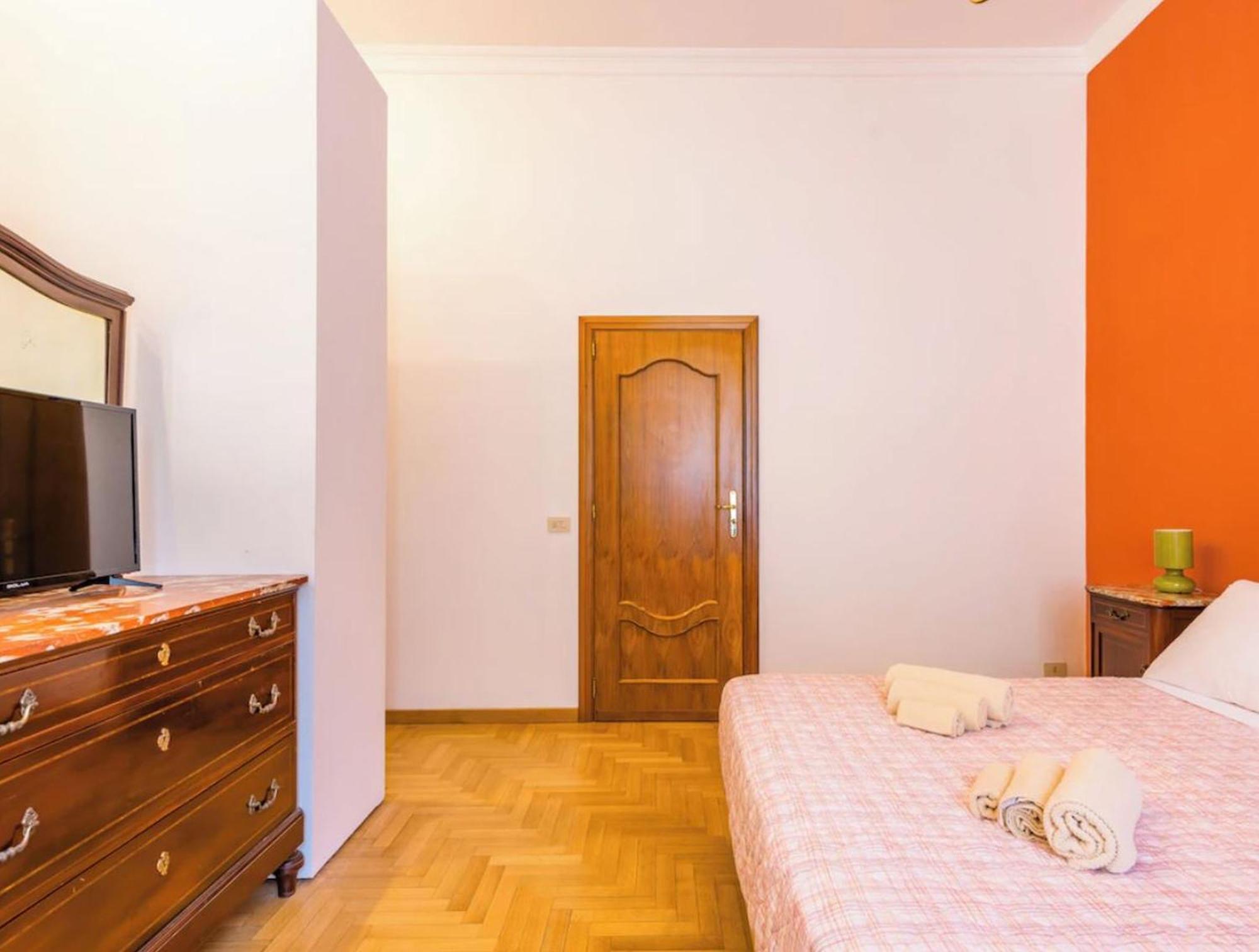 Bed & Breakfast Central With 3 Bedrooms In Roma