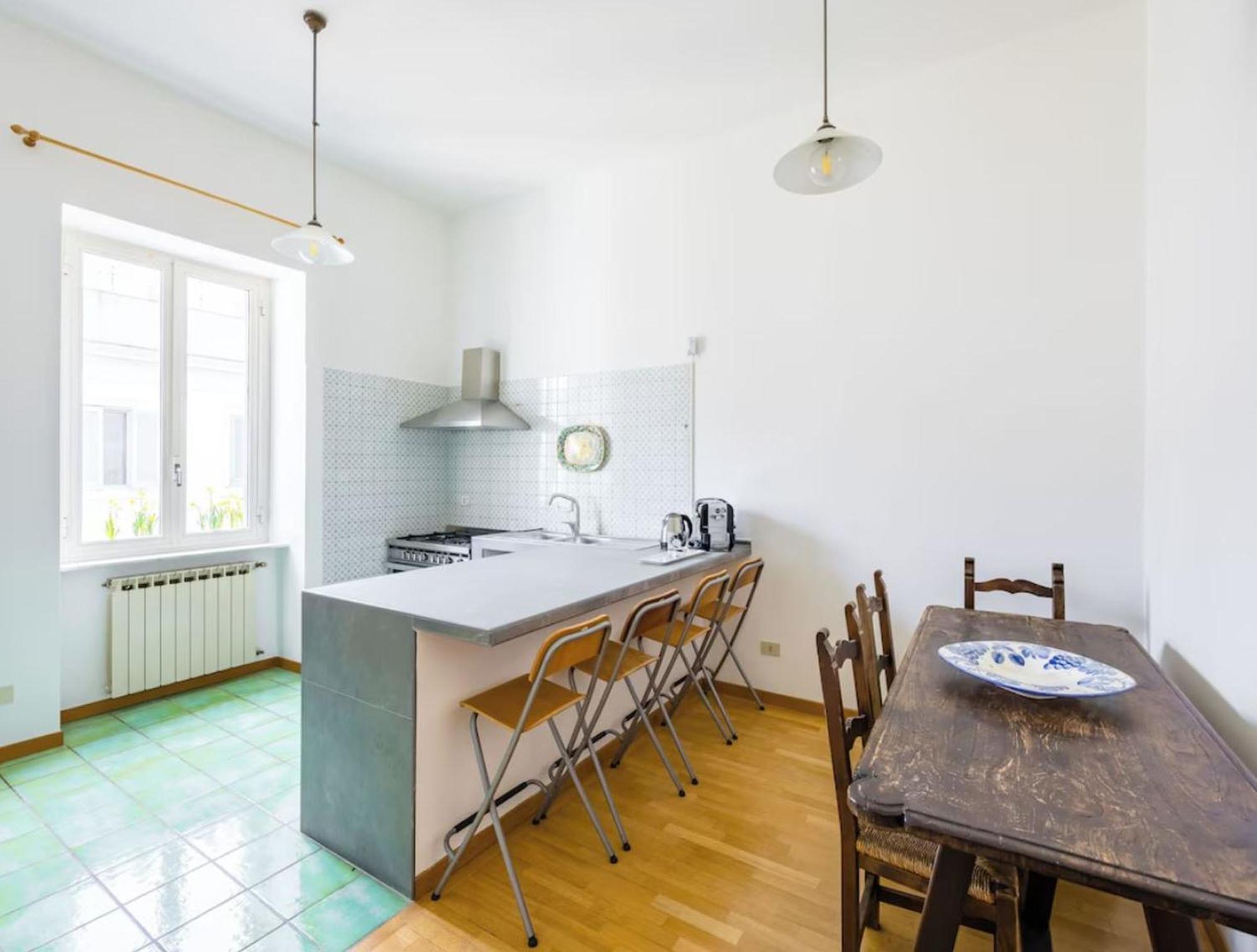 Central With 3 Bedrooms In Bed & Breakfast