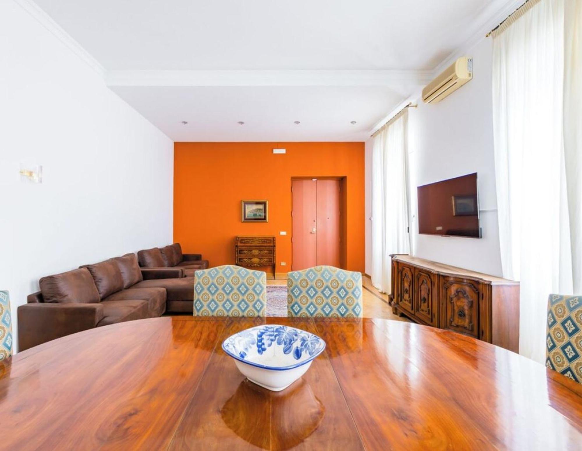 Central With 3 Bedrooms In Bed & Breakfast *