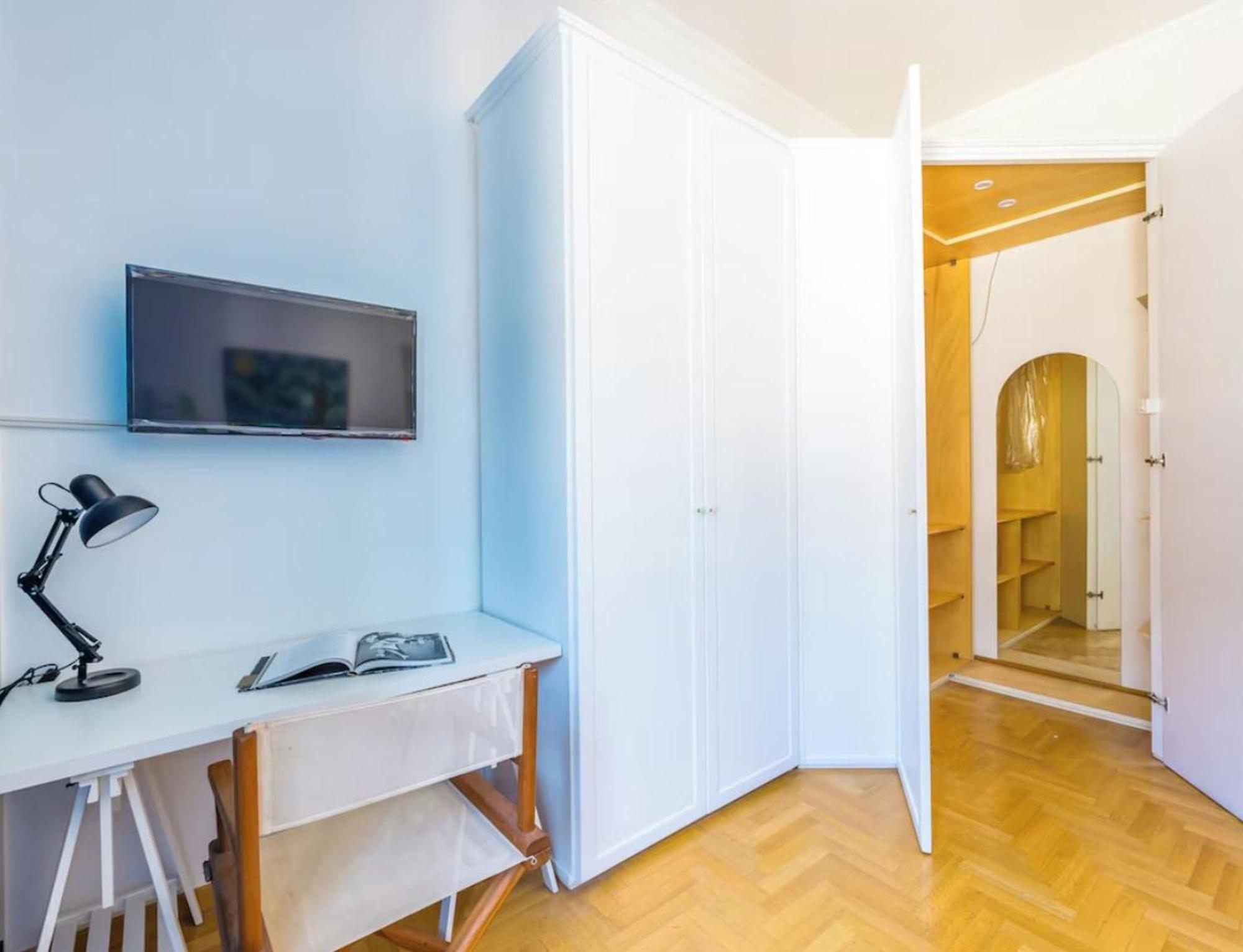 Central With 3 Bedrooms In *